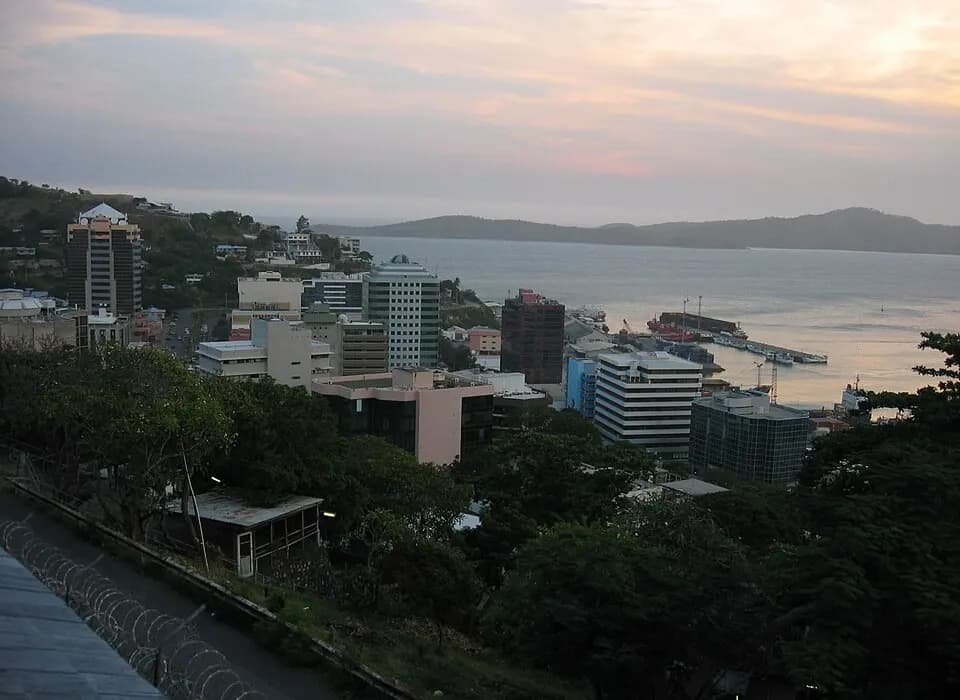 Папуа — Новая Гвинея: View of Port Moresby Town from nearby hill