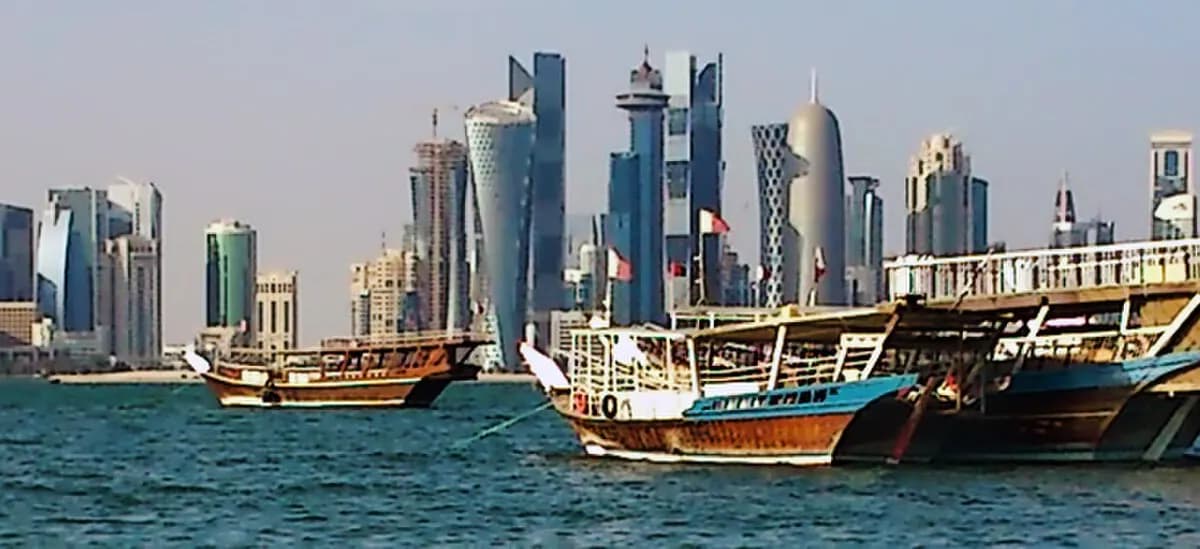Катар: Original Flickr description: A view along Doha's Corniche on a November afternoon. Derived into banner format for use on Wikivoyage .