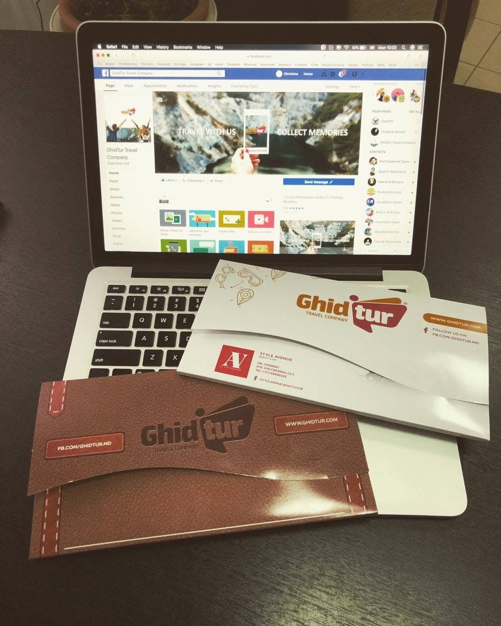 Plicuri GhidTur pentru documentele de călătorie.