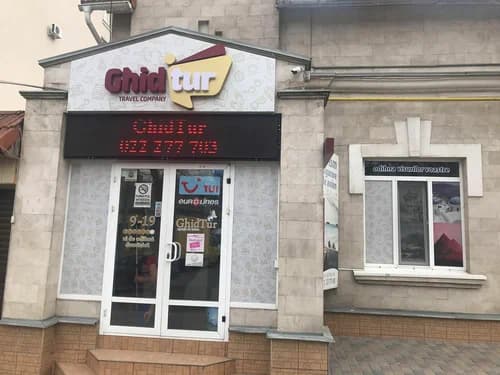 O fotografie mai recentă a biroului GhidTur, dintr-o versiune anterioară a site-ului.